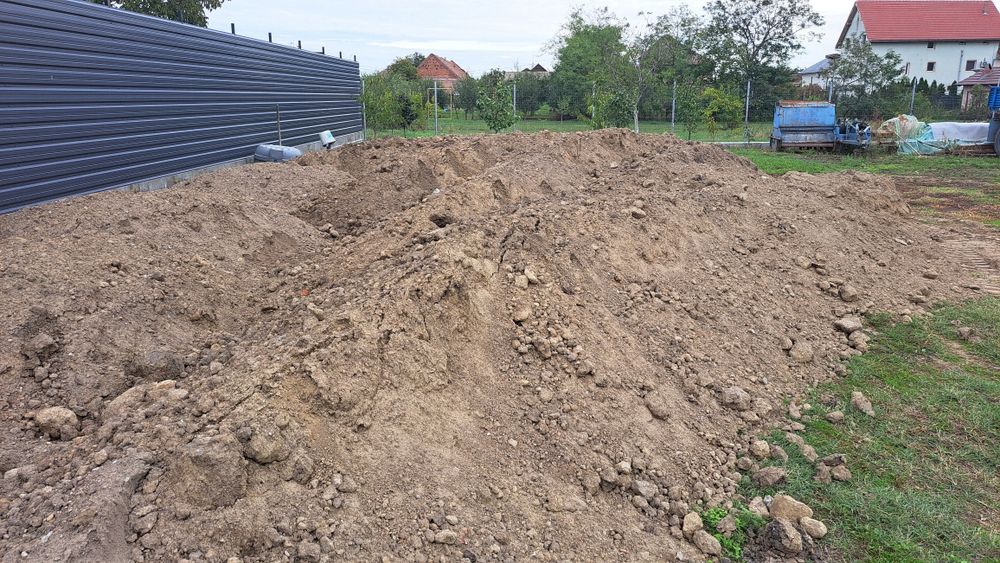 Pamant vegetal curat și mraniță