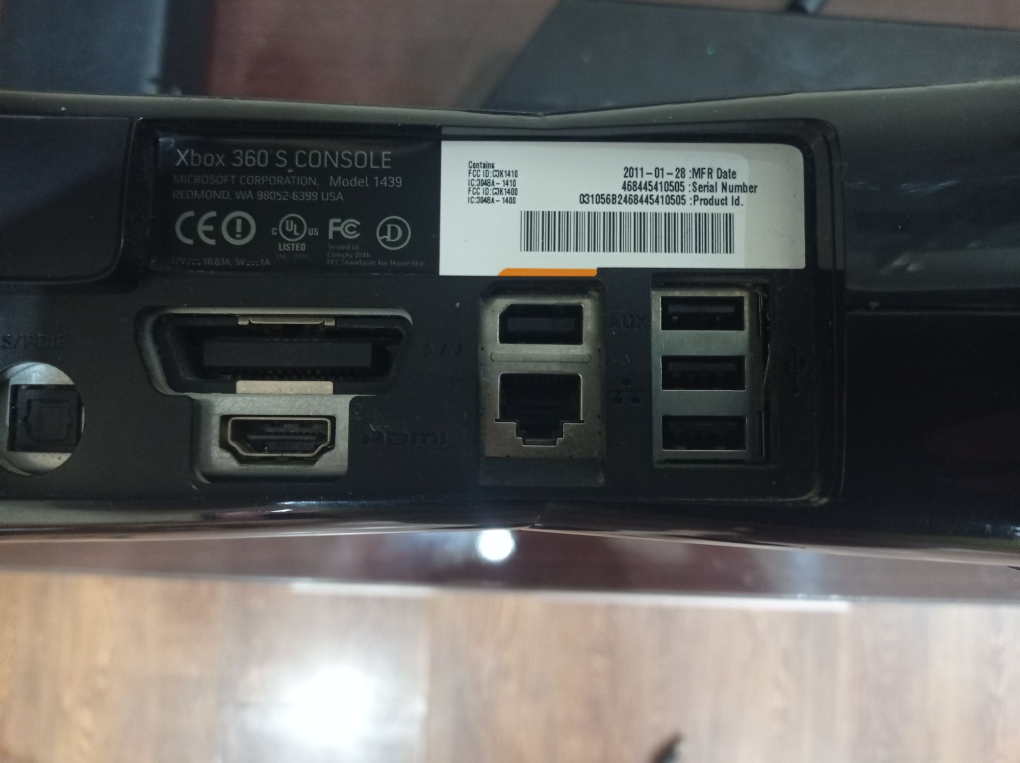 XBOX 360 Slim Black Matt 250Gb (Freeboot) +kinnect+2 джойстика.