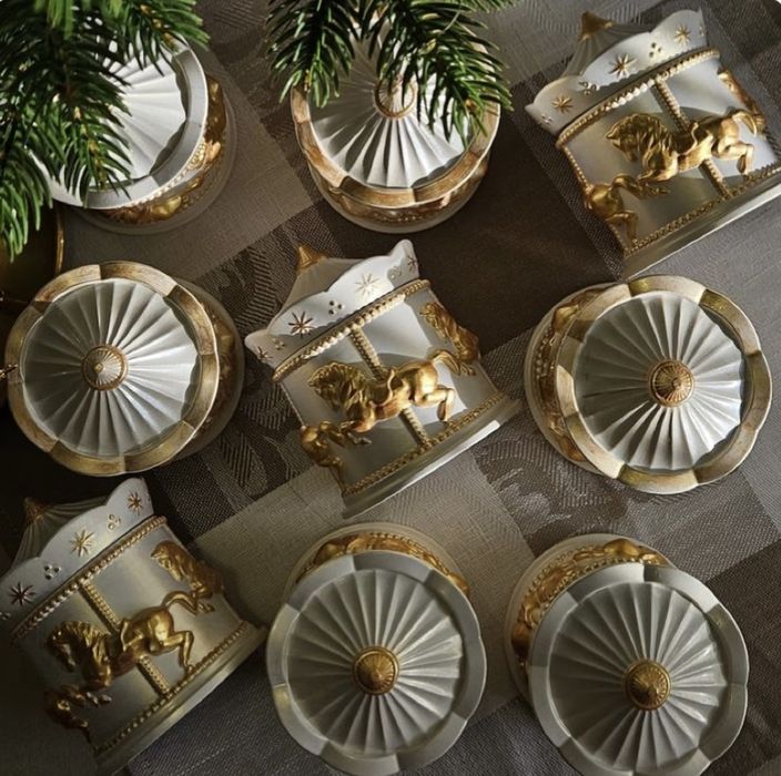 Свечи в подсвечнике в виде карусели