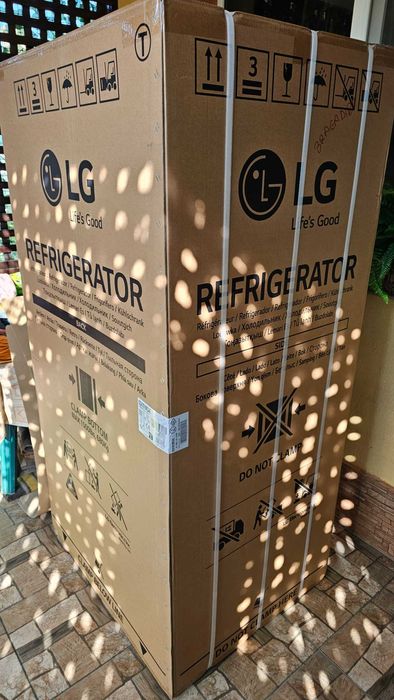 Firigider si congelator LG GSXV91MCAE, No Frost 635 l nou desigilat