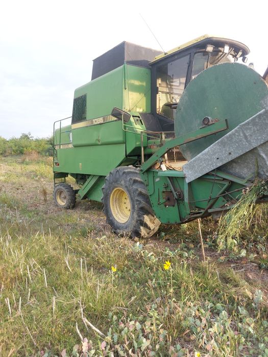 Vând combina john deere 1085
