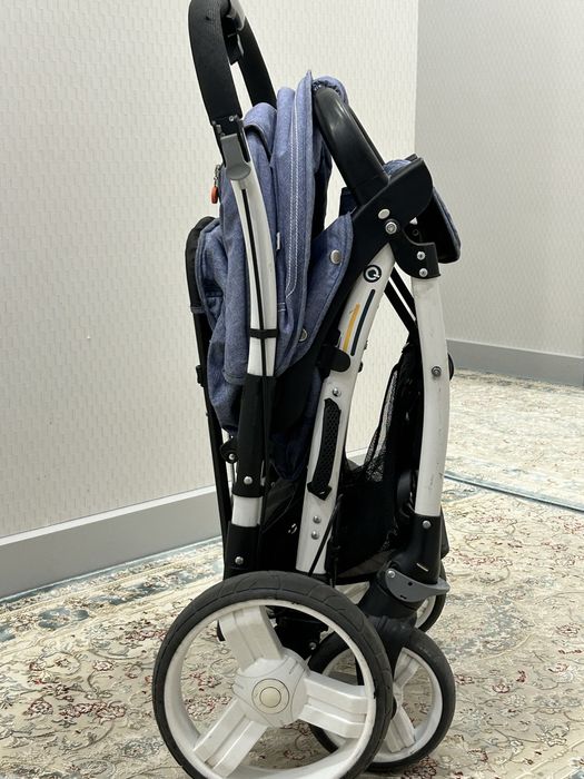 Продам мощную прогулочную коляску