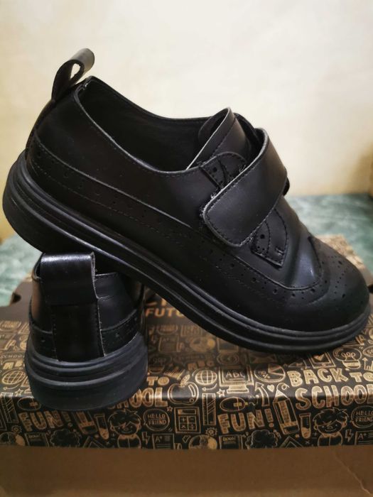 Продам туфли школьные