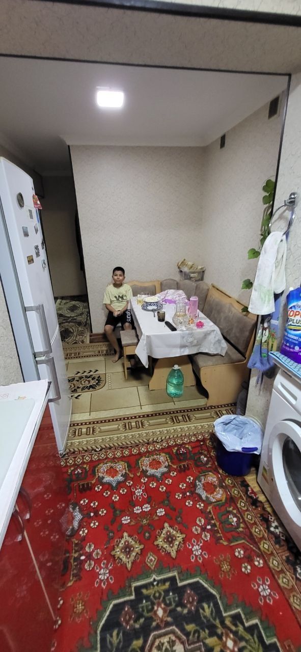 Продаю 2х комнатную квартиру на первом этаже.