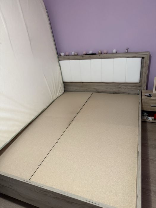 Pat de doua persoane cu saltea