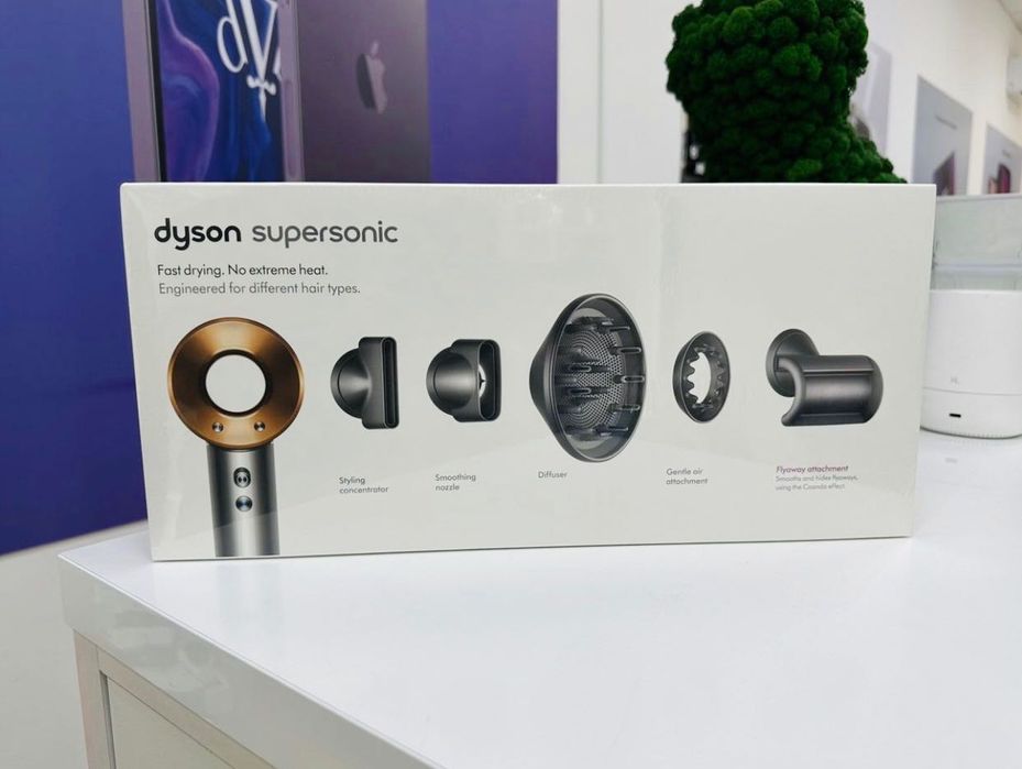 В продаже Новый Мощный Фен Стайлер Dyson с насадками в комплекте