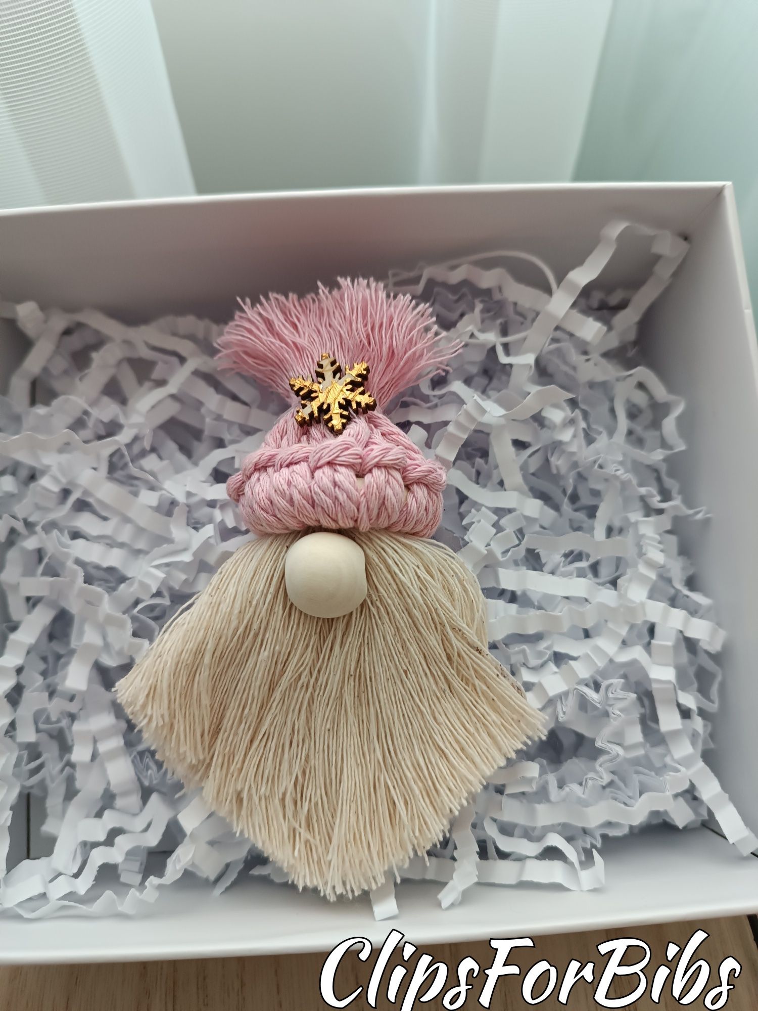 Коледни играчки от макраме и естествени материали