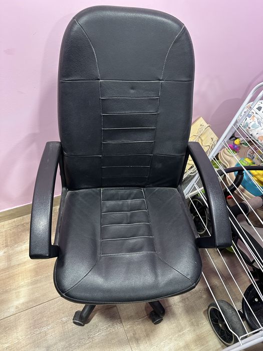 Кожен въртящ Стол