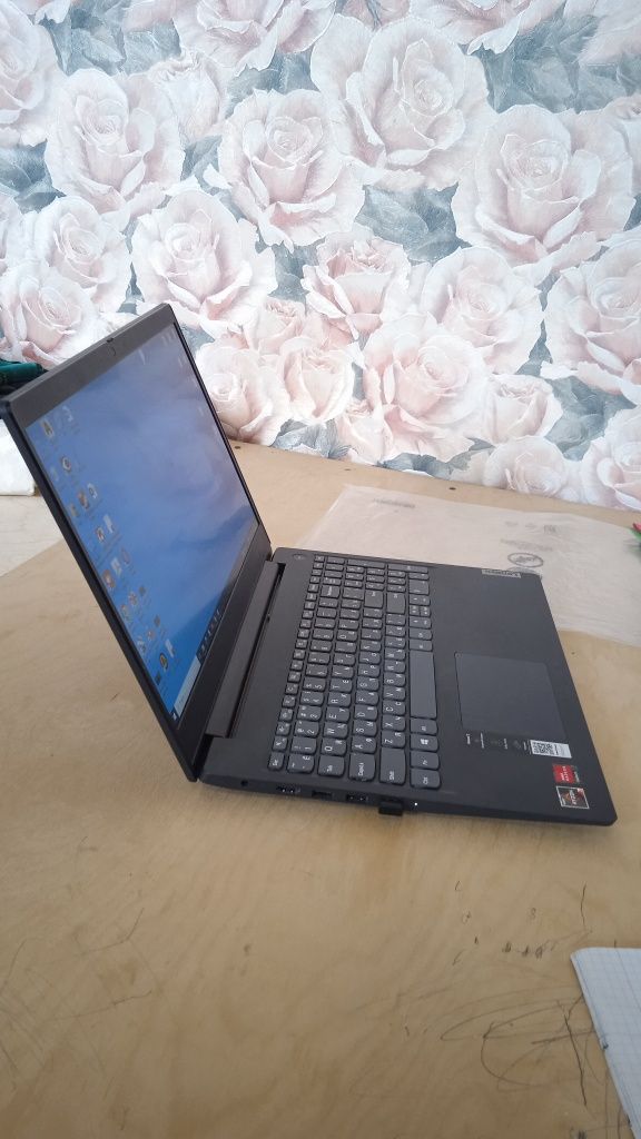 Ноутбук Lenovo IdeaPad 3 15ADA05 81W1016NRK черный