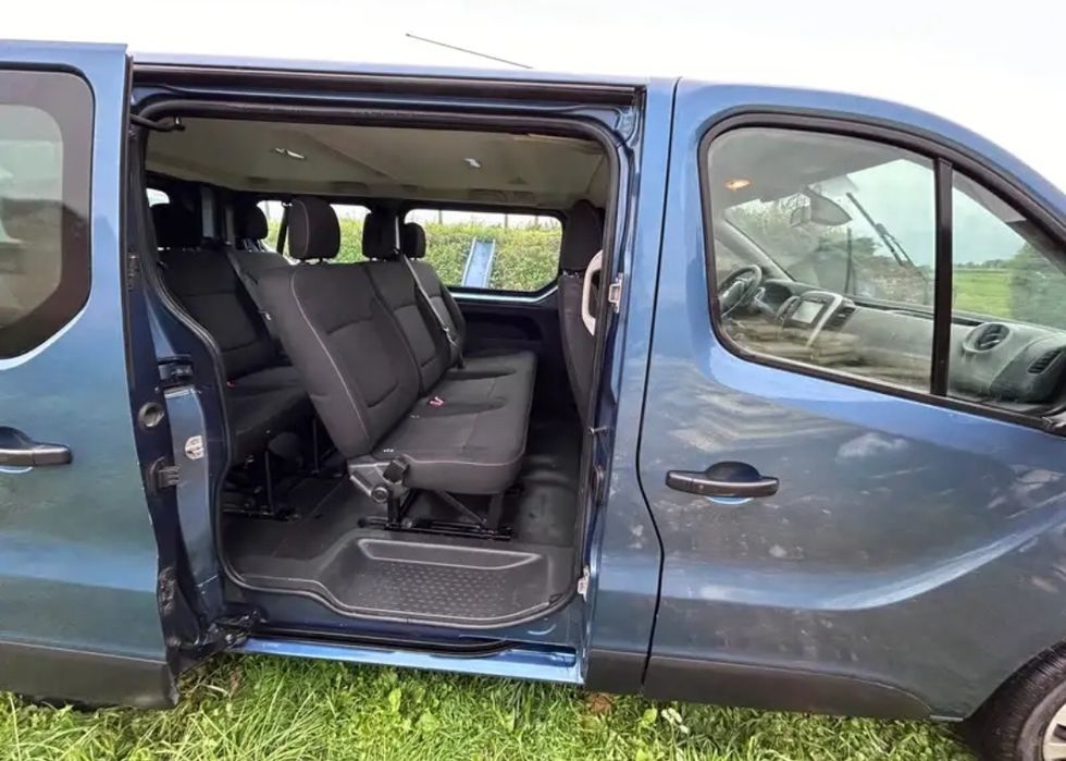 Inchirieri auto, duba, autoturism, microbuz 5, 7, 8 sau 9 locuri