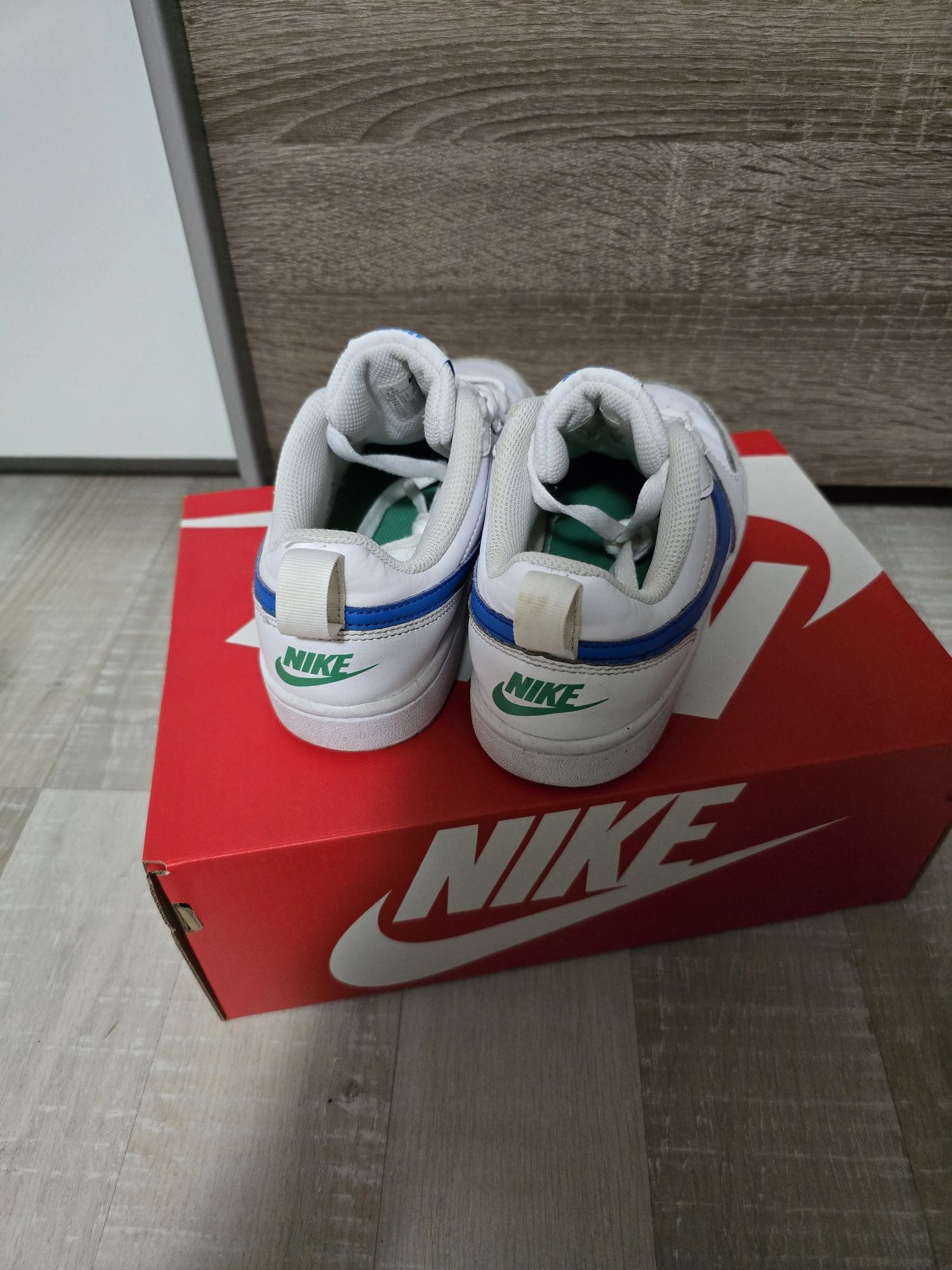 Nike court borough би,кожени маратонки 35.5н.