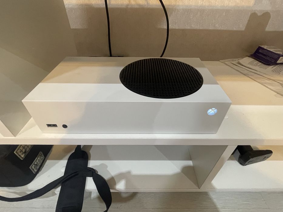 Продам Xbox S с аккаунтом