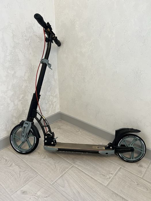 Самокат Reaction 230 mm до 100 кг складываемый