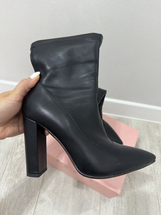 Продам ботинки на устойчивом каблуке