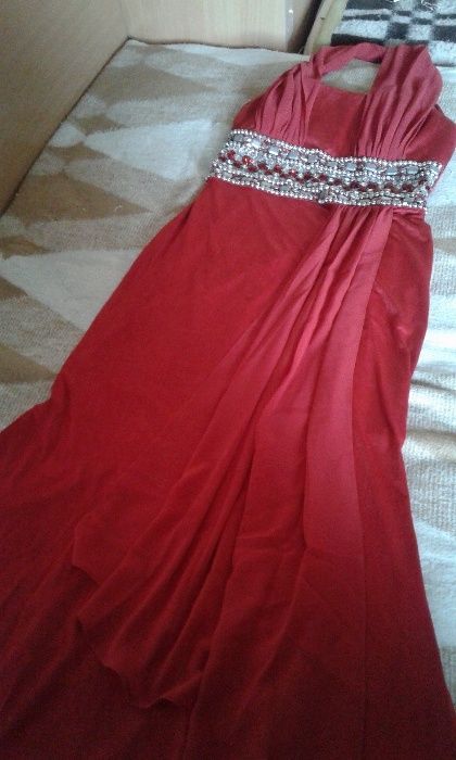 Продавам дамски рокли