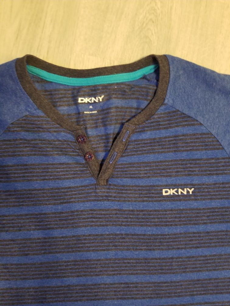 Tricou DKNY barbat.