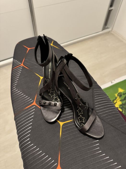 Sandale tommy hilfiger nr.37