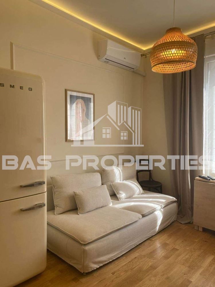 Дава се под наем Двустаен апартамент в София, Център - 55 кв.м за 840 € - Снимка #1