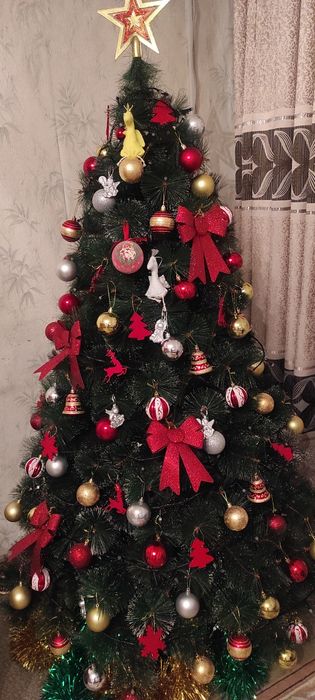 Продаю красивую ёлку б/у