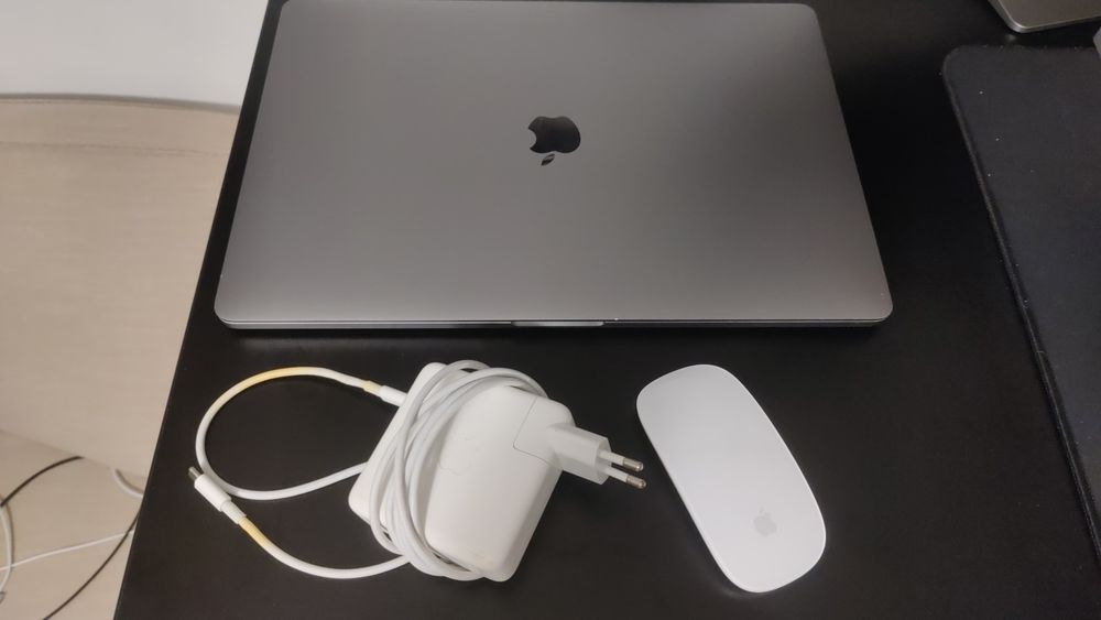 Macbook Pro 16", 512GB SSD, 16GB RAM, Magic Mouse cadou