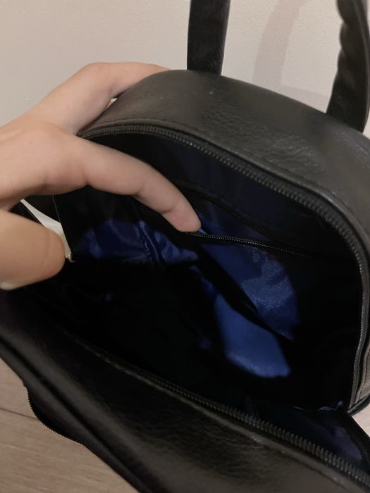 Черна дамска раница