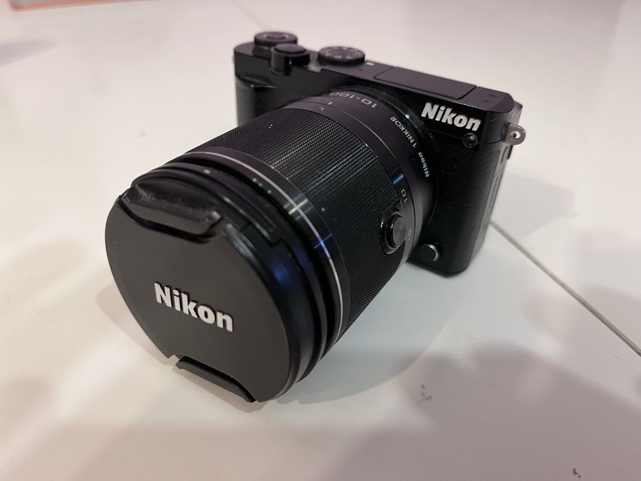 Фотоапарати Nikon J1 и J5 и обективи Nikkor 1 10-30 mm и 10-100 mm