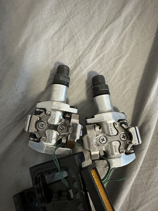 Pedale Shimano PD-M505 cu prindere SPD si adaptoare cu catadioptri