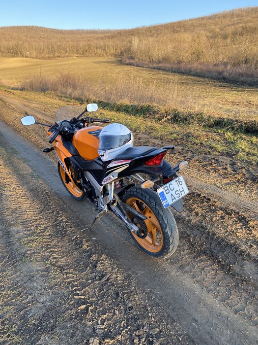 Honda cbr 125 2015