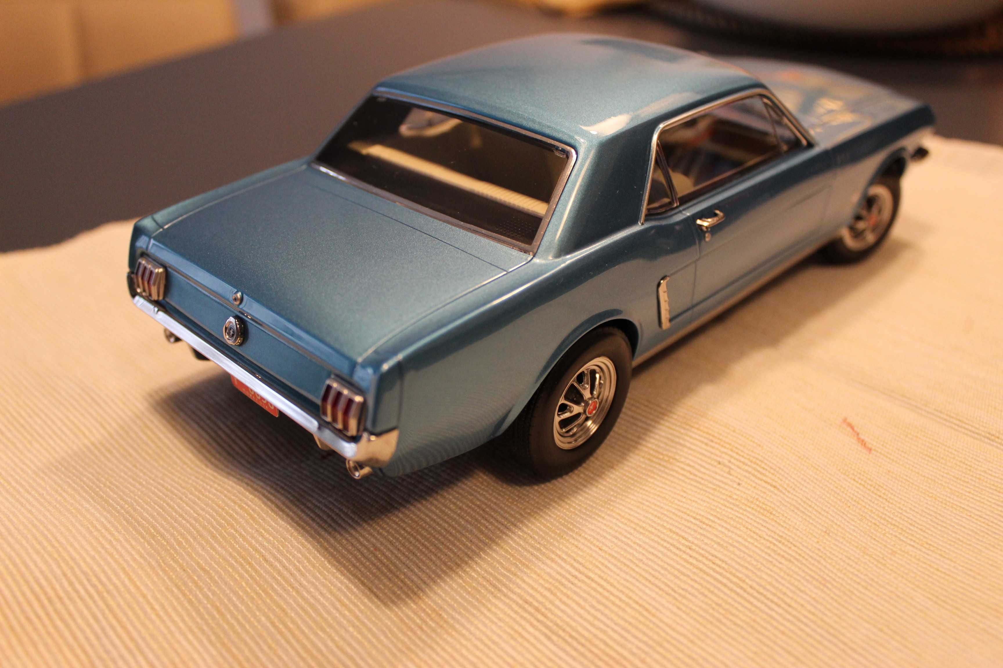 Ford Mustang Hardtop Coupe 1965 1:18 Deicast