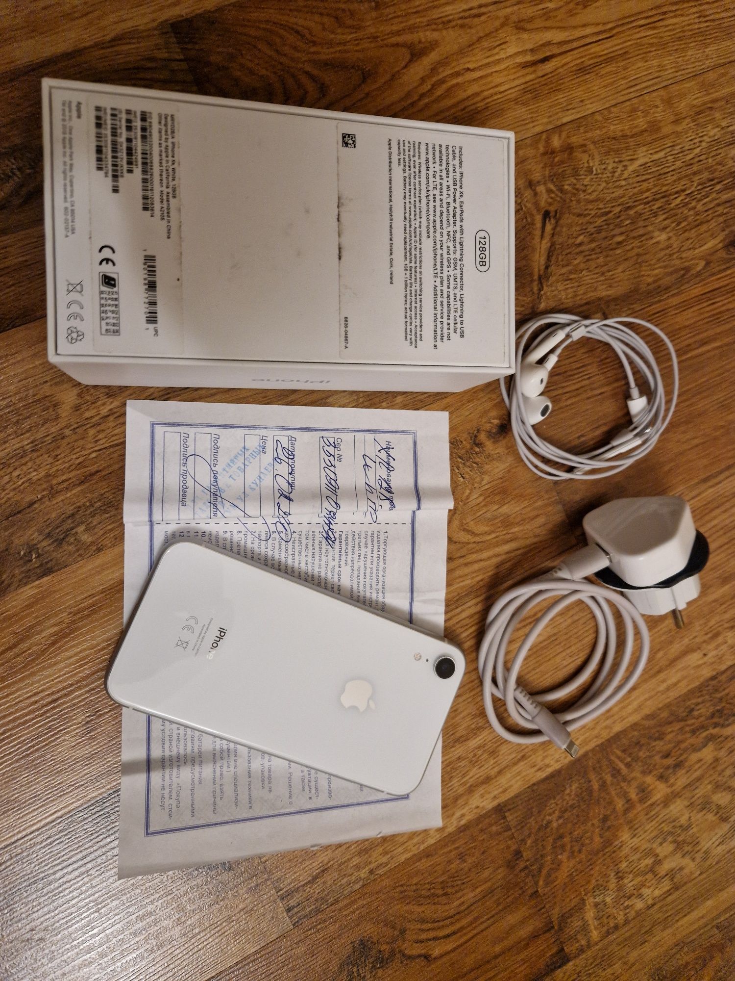 IPhone XR White , 128 GB .