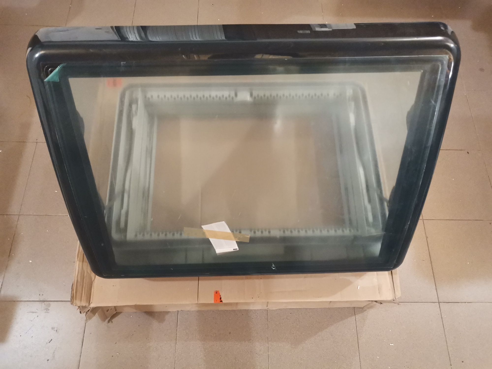Люк Midi Heki, Dometic Rooflight ЧИСТО НОВ , монтажен отвор 70x50cm