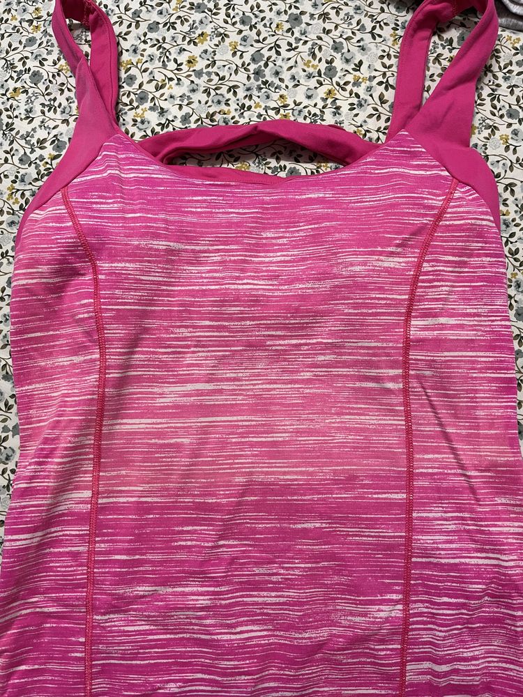 Maiou sport Victoria Secret VSX cu bustiera inclusa marime 34