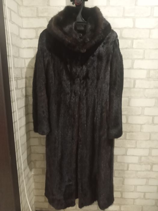 Продам женскую норковую шубу