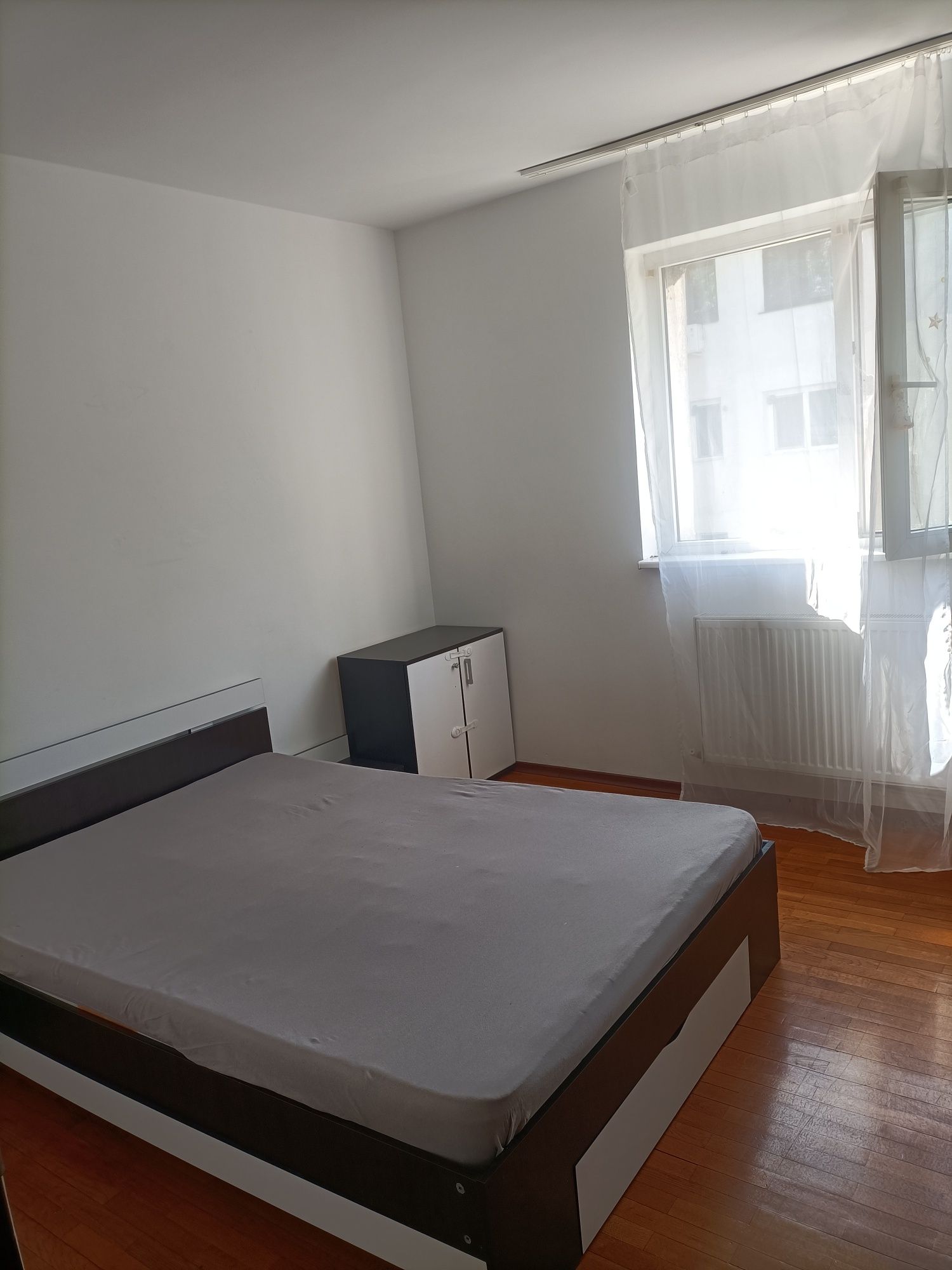 Închiriez apartament