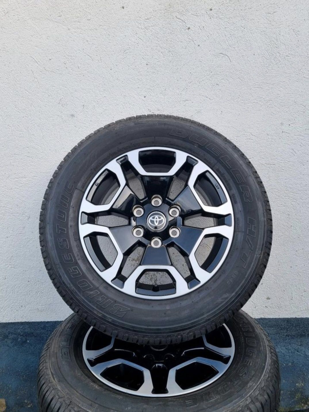 Roti Jante Originale Toyota Hilux 265 60 18.  Bara fata