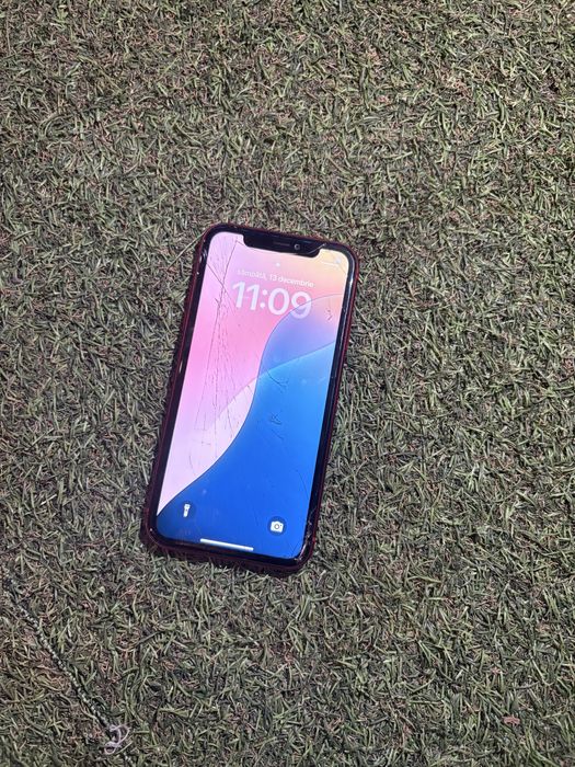 Vănd iphone 11 red