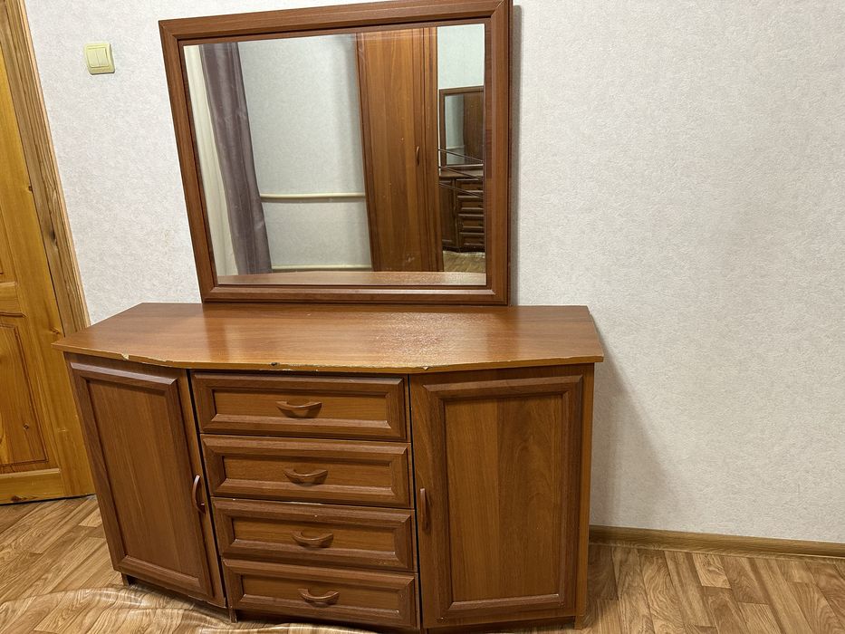 Продается комод с зеркалом!