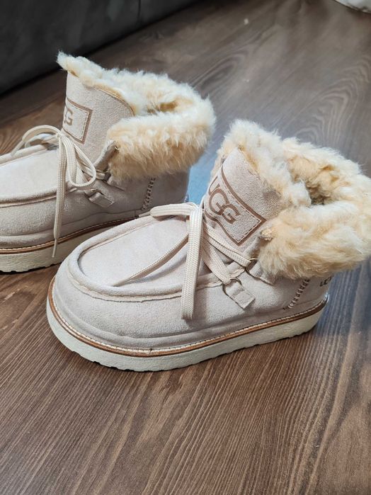 Дамски зимни боти UGG