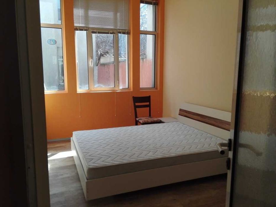 Двустаен апартамент в Център- Докторски паметник