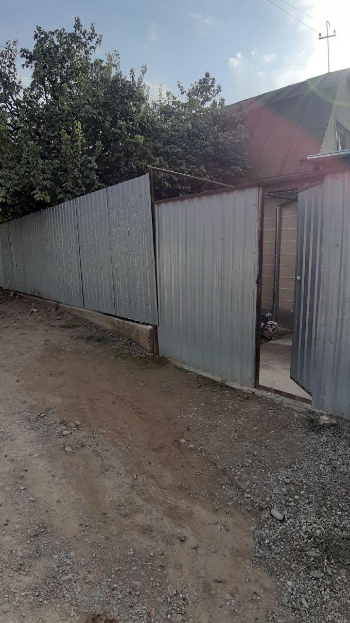 Tayyor Uchastka sotiladi  7sotuk 8 xona OROM kafesini orqa tarafida