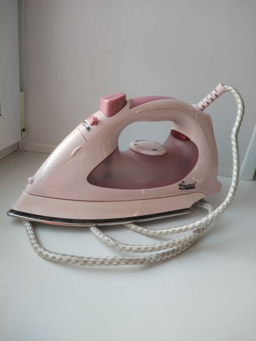 Продаётся утюг. Почти новый.