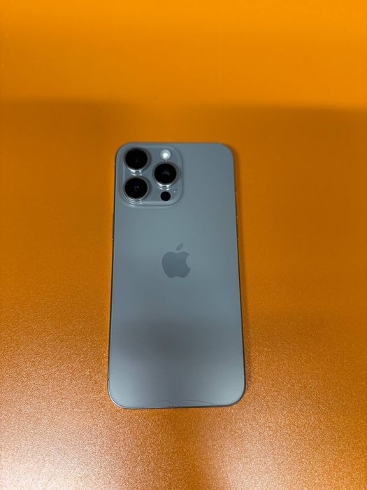 iPhone 15 Pro Max 

• Holati: Ideal, qirilgan joyi yo‘q, hech