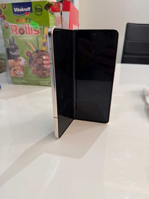 Samsung Galaxy Z Fold4, 12GB RAM, 1TB(1000 Giga), 5G, Beige FLAGMAN
