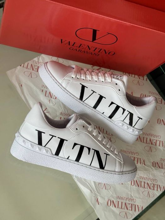 Adidasi Valentino noi !!! Marimi 40/44 !!!