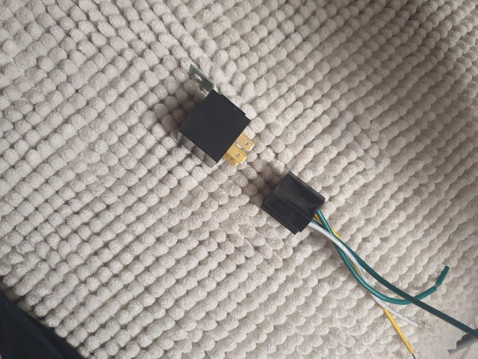 Продам реле 12 вольт 40 ампер с колодкой