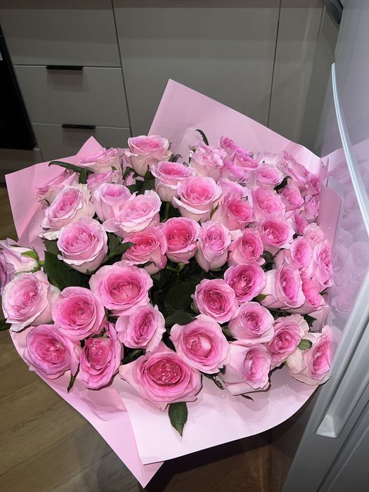 Большой букет из свежих роз