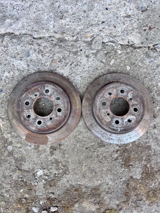 Продавам задни пружини и спирачни дискове за Honda Jazz 2010 г