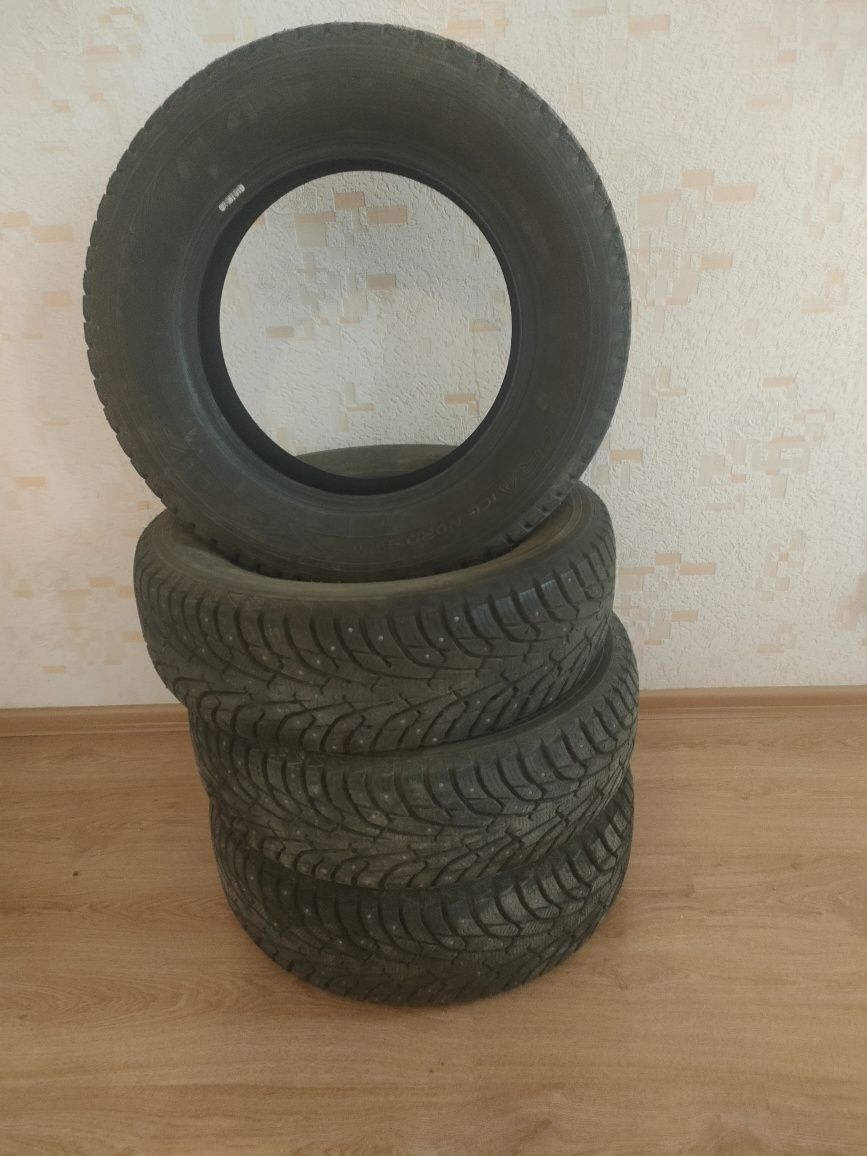 Продам б/у шины зимние шипованые. Марки MAXXIS