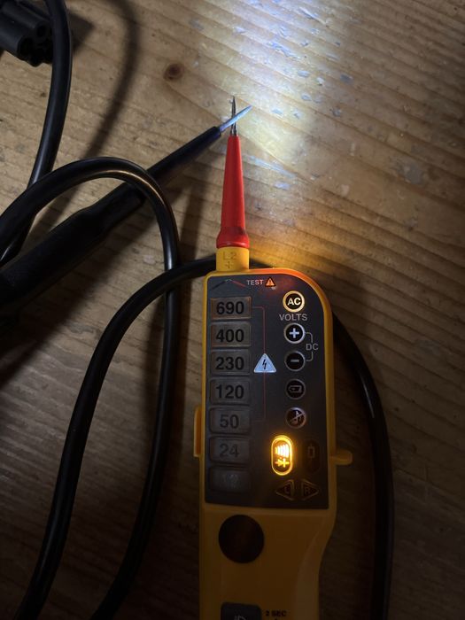 NOU Aparat de masura curent continuitate Fluke T110 voltaj