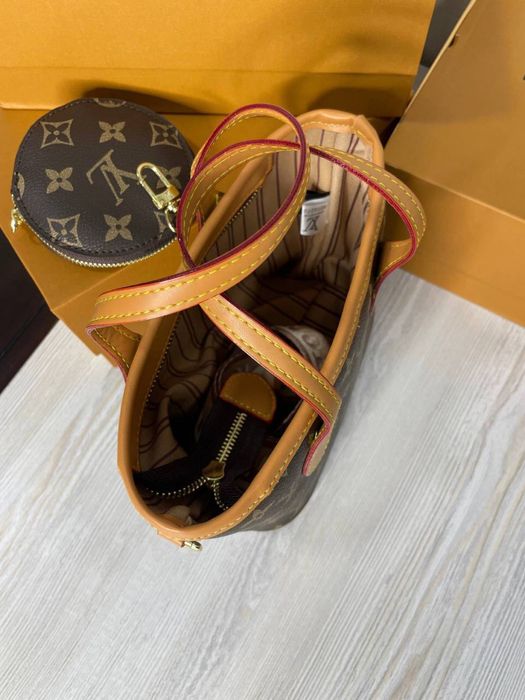 Каробки дакументли хамма нарсаси бор